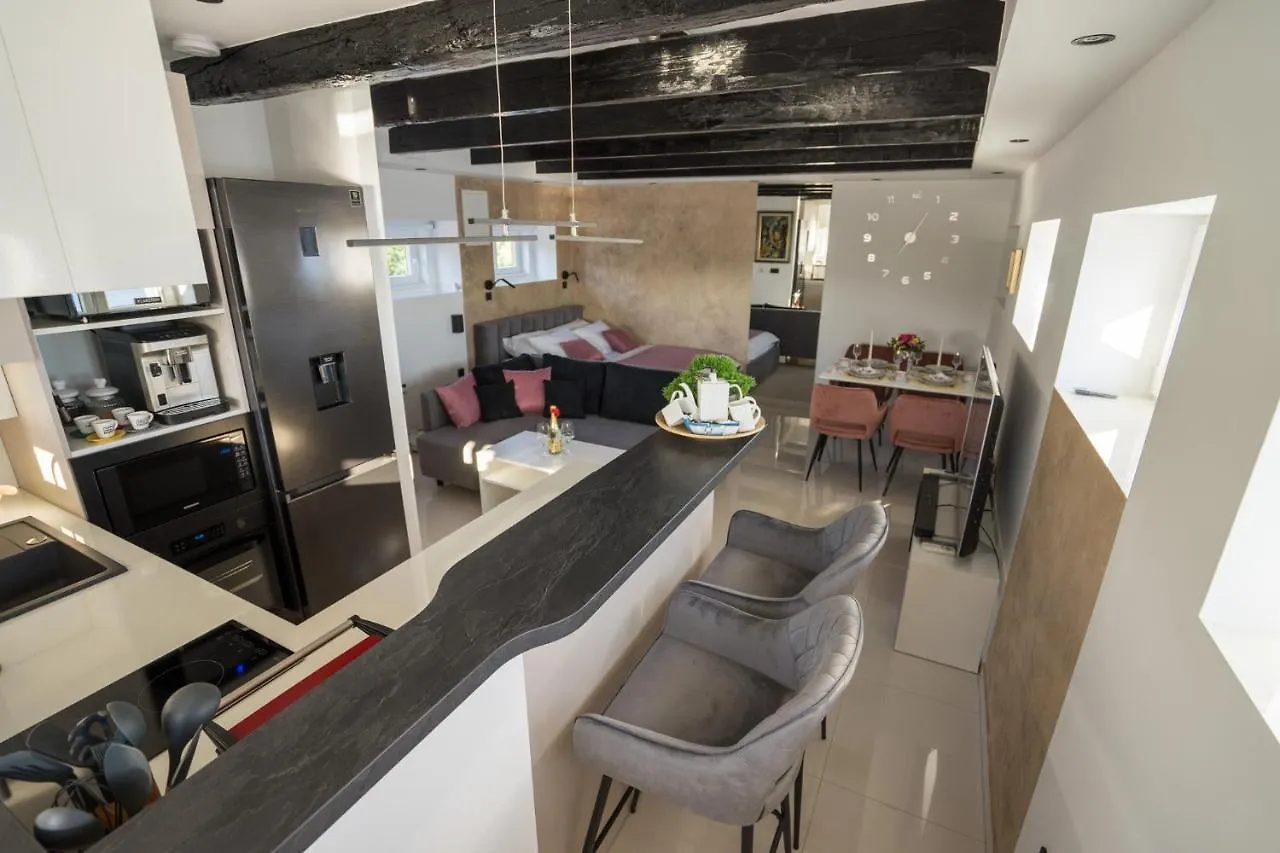 Studio Apartman Lenox Rijeka 0*,  Croatia