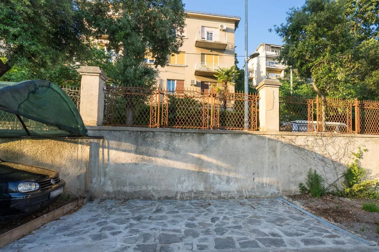 Studio Apartman Lenox Rijeka 0*,  Croatia